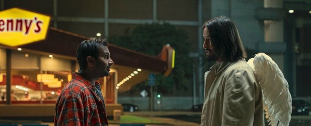 Keanu Reeves jako anioł stróż w zwiastunie filmu "Cuda się...