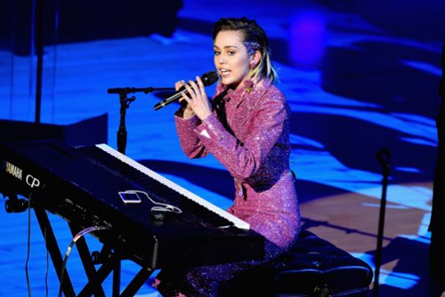 Disney zabraniał Miley Cyrus śpiewania jej piosenek?