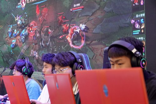 Reżyserka "Materialistów" zrobi serial o e-sporcie?