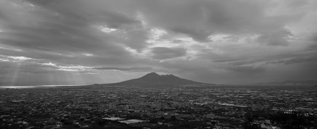 Below-the-Clouds-102822-SOTTO_LE_NUVOLE_-_Official_still-H-2025.jpg