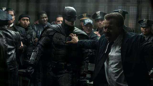"Batman" Matta Reevesa jednak połączy się z DCU? Nowa teoria...
