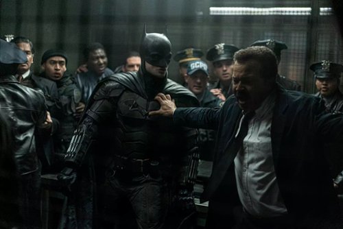 "Batman" Matta Reevesa jednak połączy się z DCU? Nowa teoria...