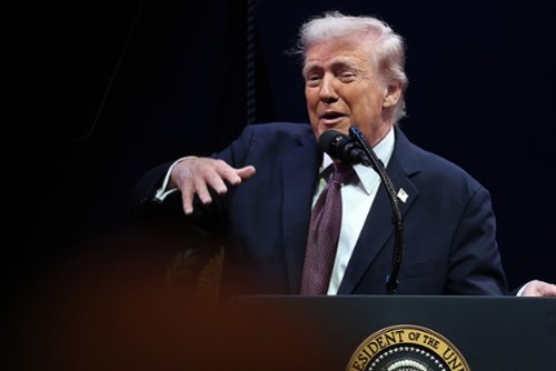 Hanks miał dostać nagrodę, a nie dostanie. Cieszy to Trumpa