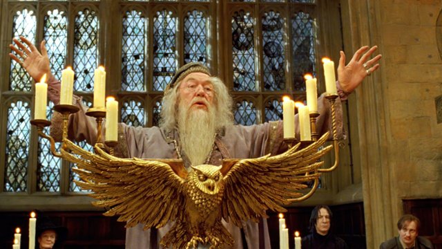 Revelio! Tak wygląda Dumbledore w serialowym "Harrym Potterze"