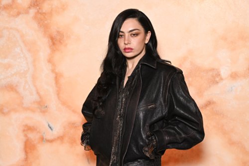 Charli XCX znowu na ekranie. Tym razem w filmie Dakoty Johnson