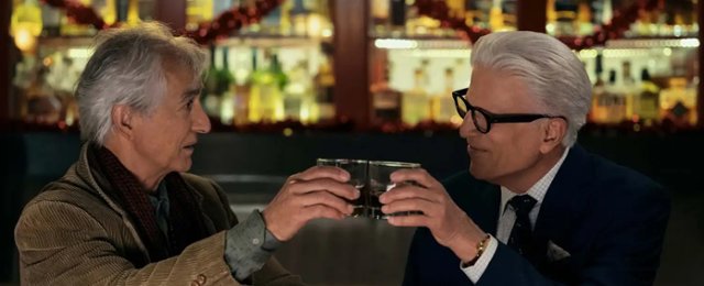 Ted Danson powr&oacute;ci! "Tajny informator" otrzyma kolejny sezon