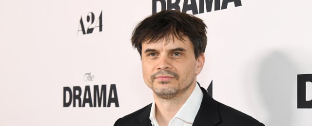 Drama wok&oacute;ł filmu "Drama". Reżyser napisał esej o romansie z...