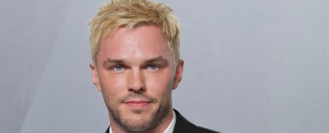 Nicholas Hoult i Anna Sawai jako Robin Hoodowie z YouTube'a