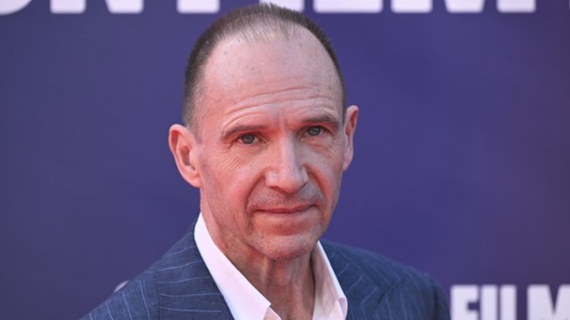 Fiennes, Farrell i Moura we wsp&oacute;lnej komedii o sztuce...