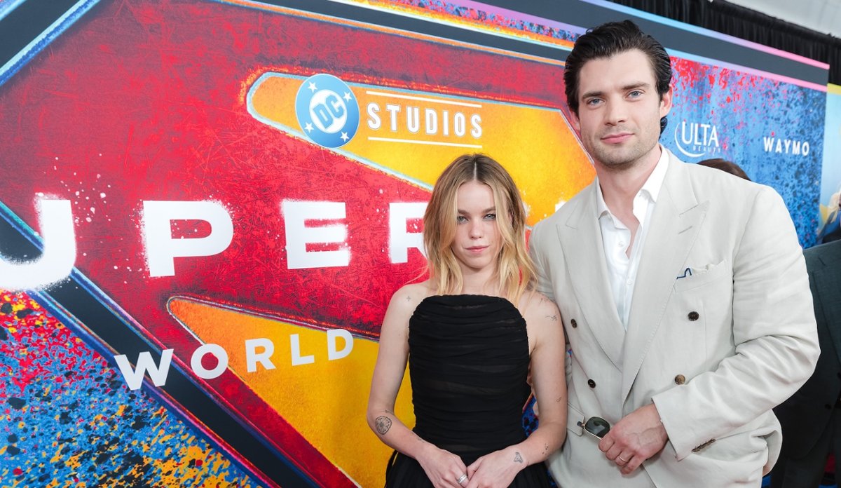 Zachowanie godne "Supermana" na premierze filmu "Supergirl"