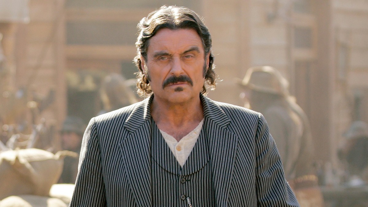 Ian McShane gwiazdą ekranizacji "Amerykańskich bog&oacute;w"