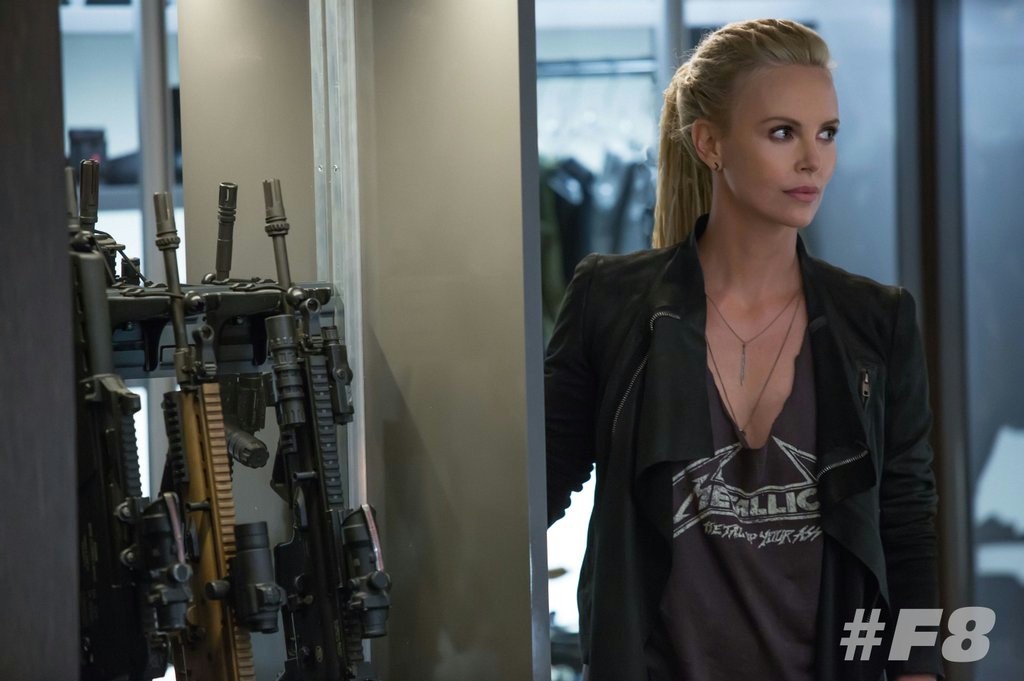 FOTO: Charlize Theron zbroi się na spotkanie z "Szybkimi i...