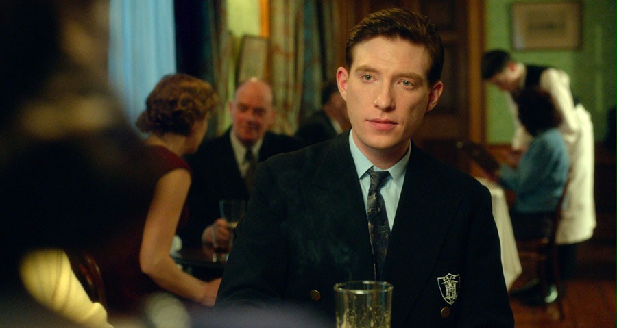 Domhnall Gleeson zapoluje na kr&oacute;lika Piotrusia