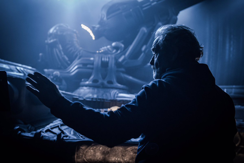 FOTO: Ridley Scott i space jockey na planie "Obcego: Przymierza"