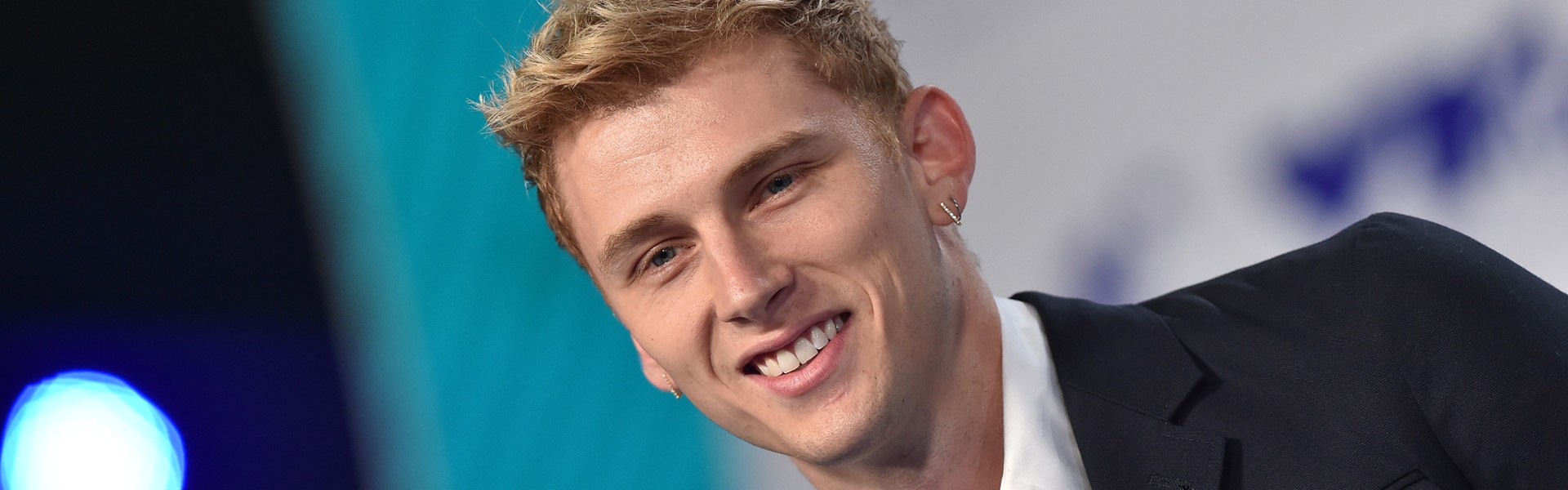 Machine Gun Kelly u boku Megan Fox w dreszczowcu - Filmweb