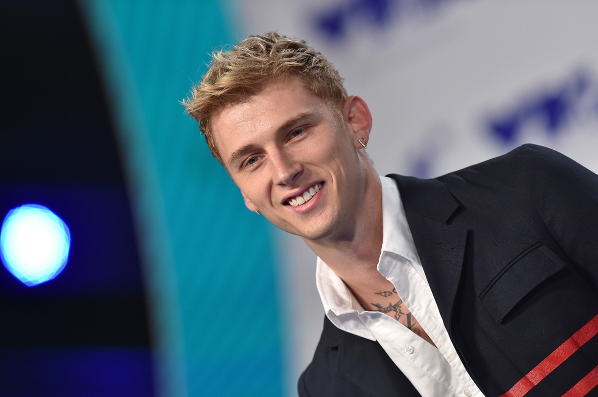 Machine Gun Kelly u boku Megan Fox w dreszczowcu - Filmweb