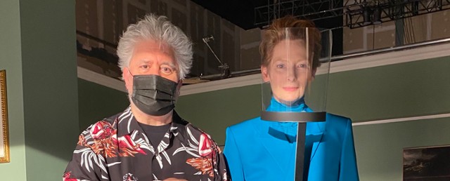 FOTO: Almodóvar i Swinton na planie nowego filmu