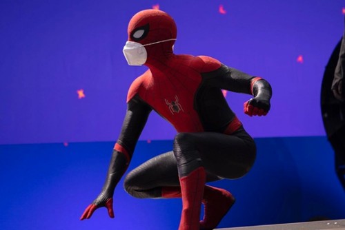 FOTO: Tom Holland pozdrawia z planu "Spider-Mana 3"