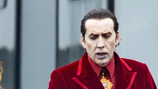 Nicolas Cage jako Drakula na planie horroru "Renfield"