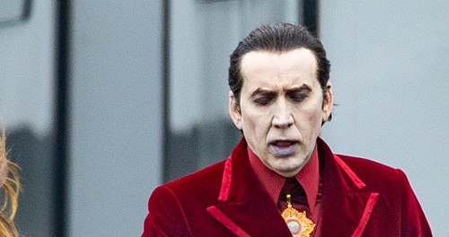 Nicolas Cage jako Drakula na planie horroru "Renfield"