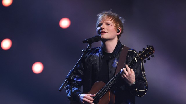 Ed Sheeran miał napisać piosenkę do "Nie czas umierać"