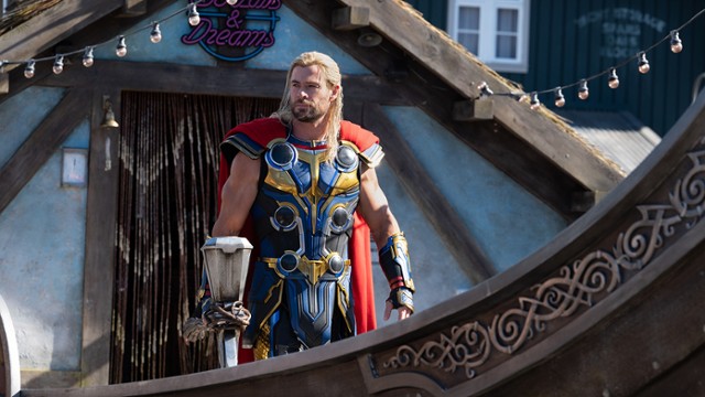Chris Hemsworth chce zagrać w "Thorze 5". Stawia jednak jeden...