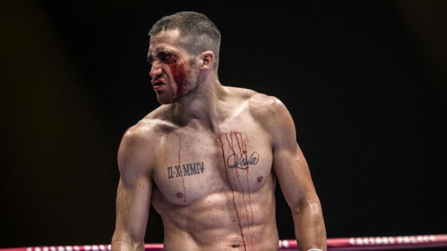WIDEO: umięśniony Jake Gyllenhaal kręci "Wykidajłę" na gali UFC