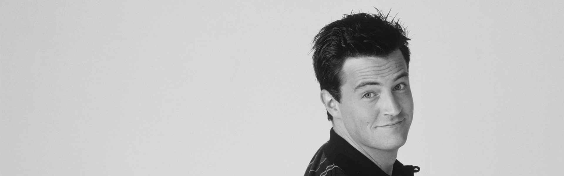 Matthew Perry has passed away. The unforgettable Chandler from the TV series “Friends” was 54 years old.