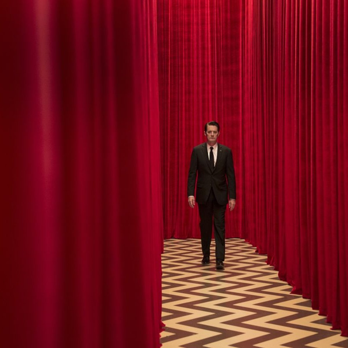 Jedyne na Ĺwiecie muzeum Twin Peaks w Polsce? "Lynch podarowaĹ nam 13 kontenerĂłw artefaktĂłw"