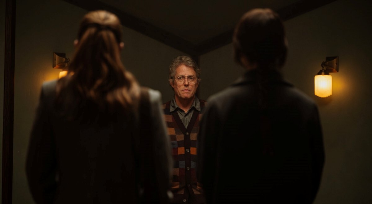 "Heretic": recenzja filmu. Upiorny Hugh Grant w religijnym thrillerze twórców "Cichego miejsca"