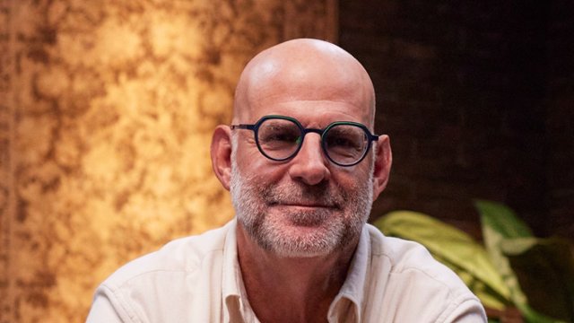 Harlan Coben w Polsce. Przyjedzie na premierę serialu Netfliksa