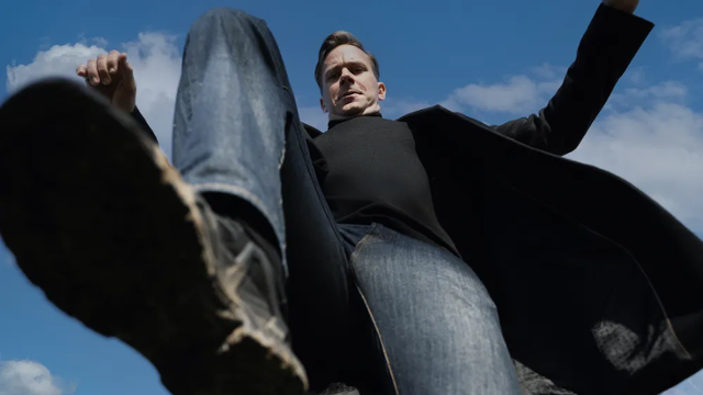 Armie Hammer wr&oacute;cił! W filmie Uwe Bolla. Mamy zwiastun