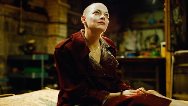 Szokująca metamorfoza Emmy Stone w zwiastunie "Bugonii"