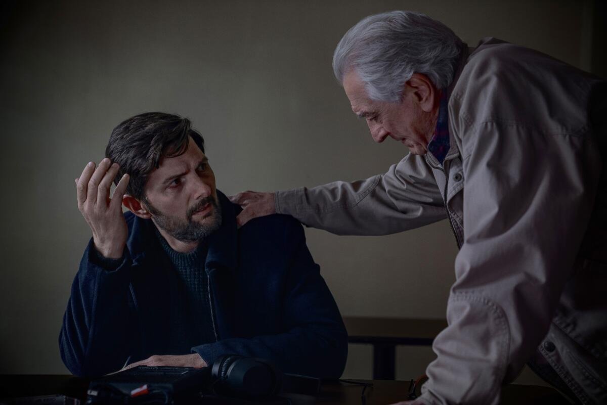 Po co De Niro ten film? Recenzja "Szeptacza"