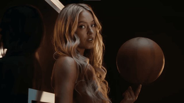 "Zendaya nie musi tego robić, by zostać na topie"