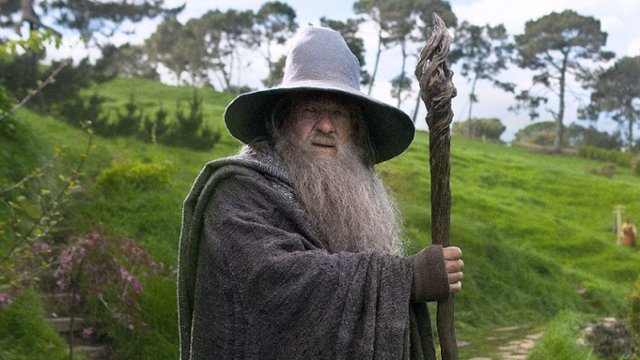 Ian McKellen na planie nowego "Władcy Pierścieni". Zobacz wideo