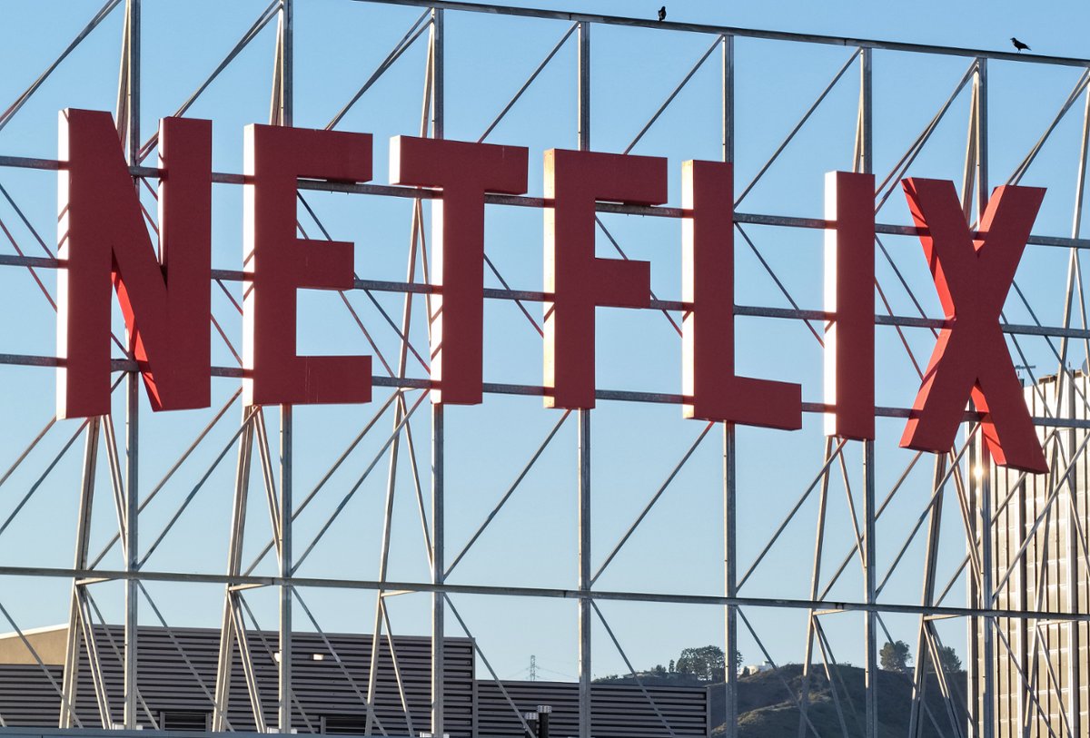 Czy Netflix powinien zmienić model publikowania seriali?
