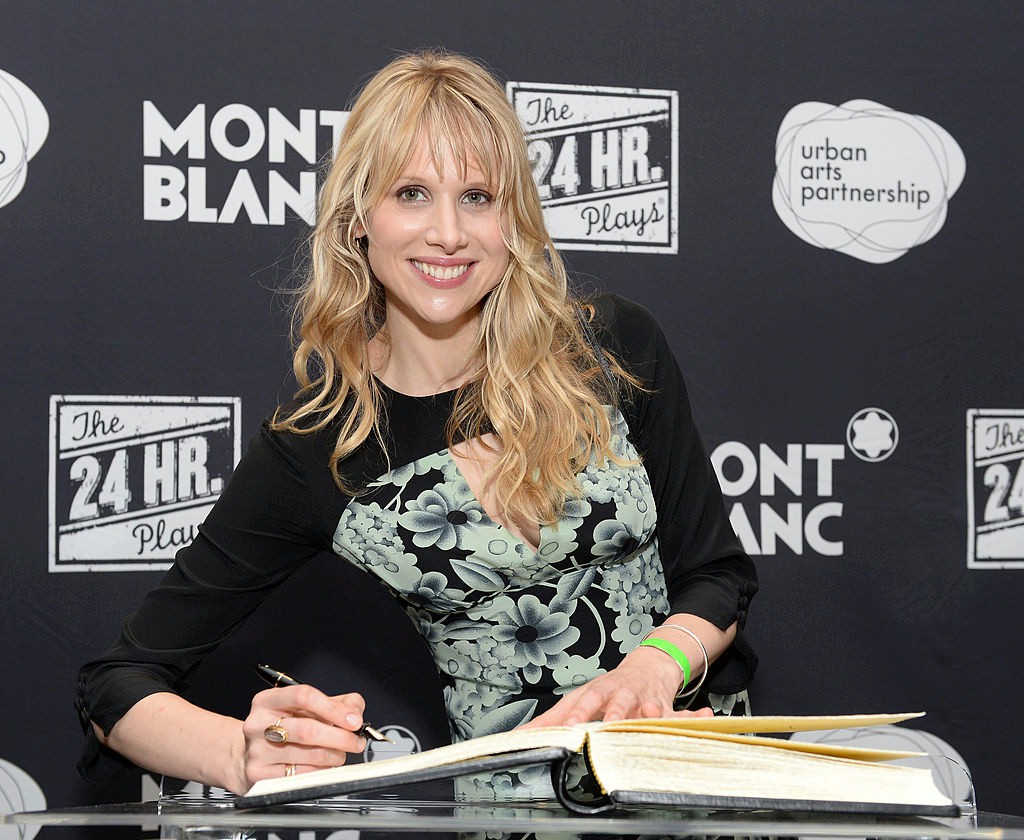 Ciężarna Lucy Punch w związku z ciężarną Faye Marsay