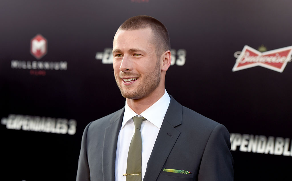 Glen Powell korposwatem razem z gwiazdą "Gry o tron"