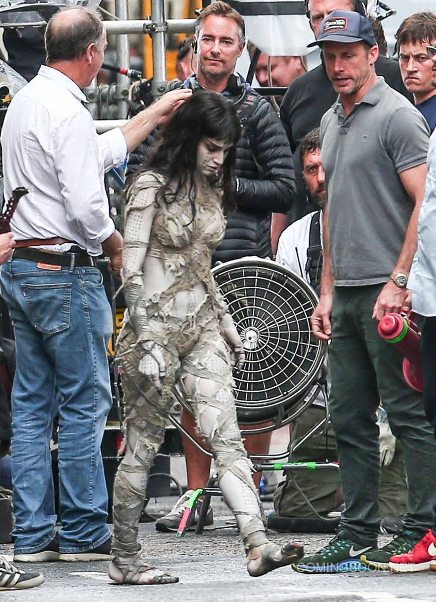 FOTO: Sofia Boutella zmumifikowanym monstrum