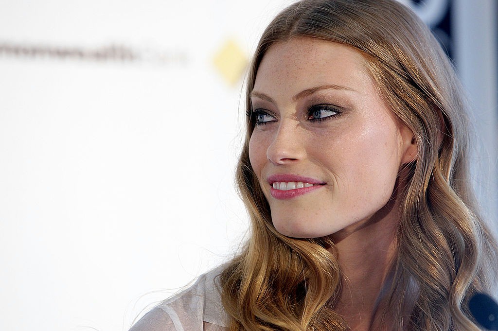 BIULETYN: Alyssa Sutherland zgubi się we Mgle, a Ian Gomez będzie...