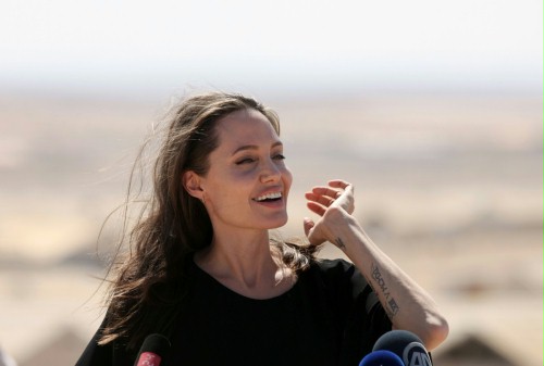 Angelina Jolie spędzi trzy tury w Afganistanie na ratowaniu...