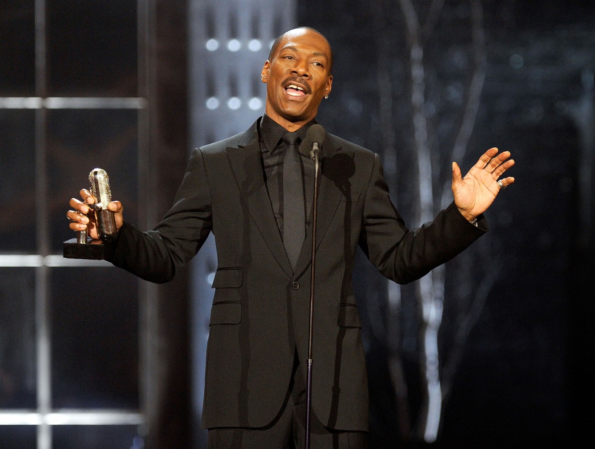 BIULETYN: Eddie Murphy nagrodzony, Kit Harington organizuje...