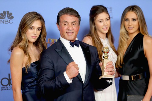 Złote Globy w rękach c&oacute;rek Sylvestra Stallone'a