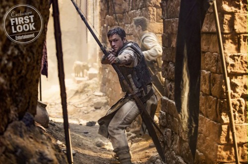 FOTO: Taron Egerton jako Robin Hood