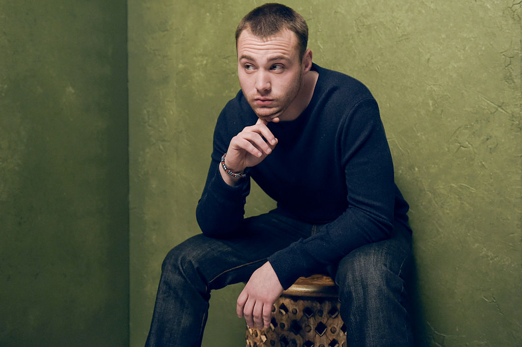 Emory Cohen doprowadzi do aresztowania ponad 100 urzędnik&oacute;w...
