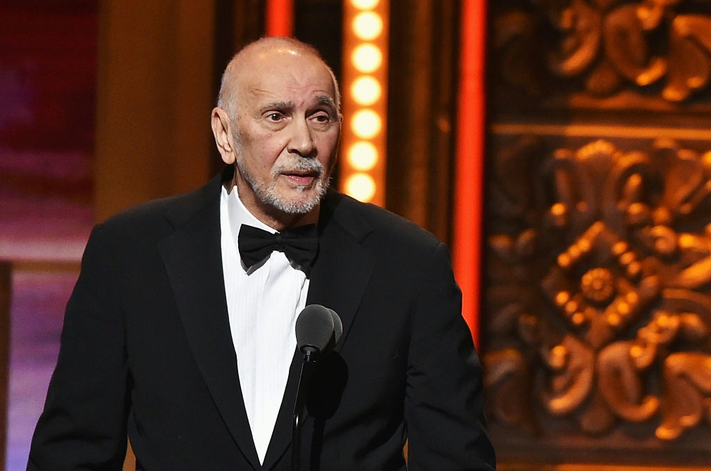 Frank Langella wraz z gadającym psem będzie walczył z miliarderem