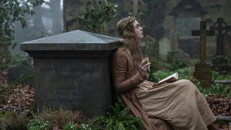 FOTO: Tak Elle Fanning pisze "Frankensteina albo: Wsp&oacute;łczesnego...