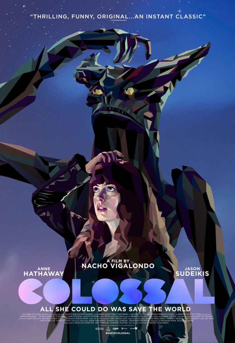 FOTO: Kolosalny potw&oacute;r i Anne Hathaway
