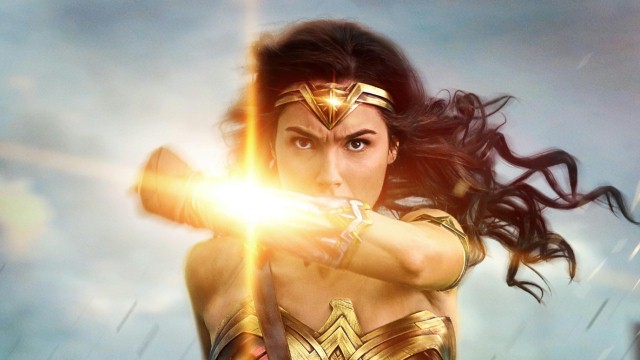 FOTO: Wonder Woman kulom się nie kłania na nowym plakacie